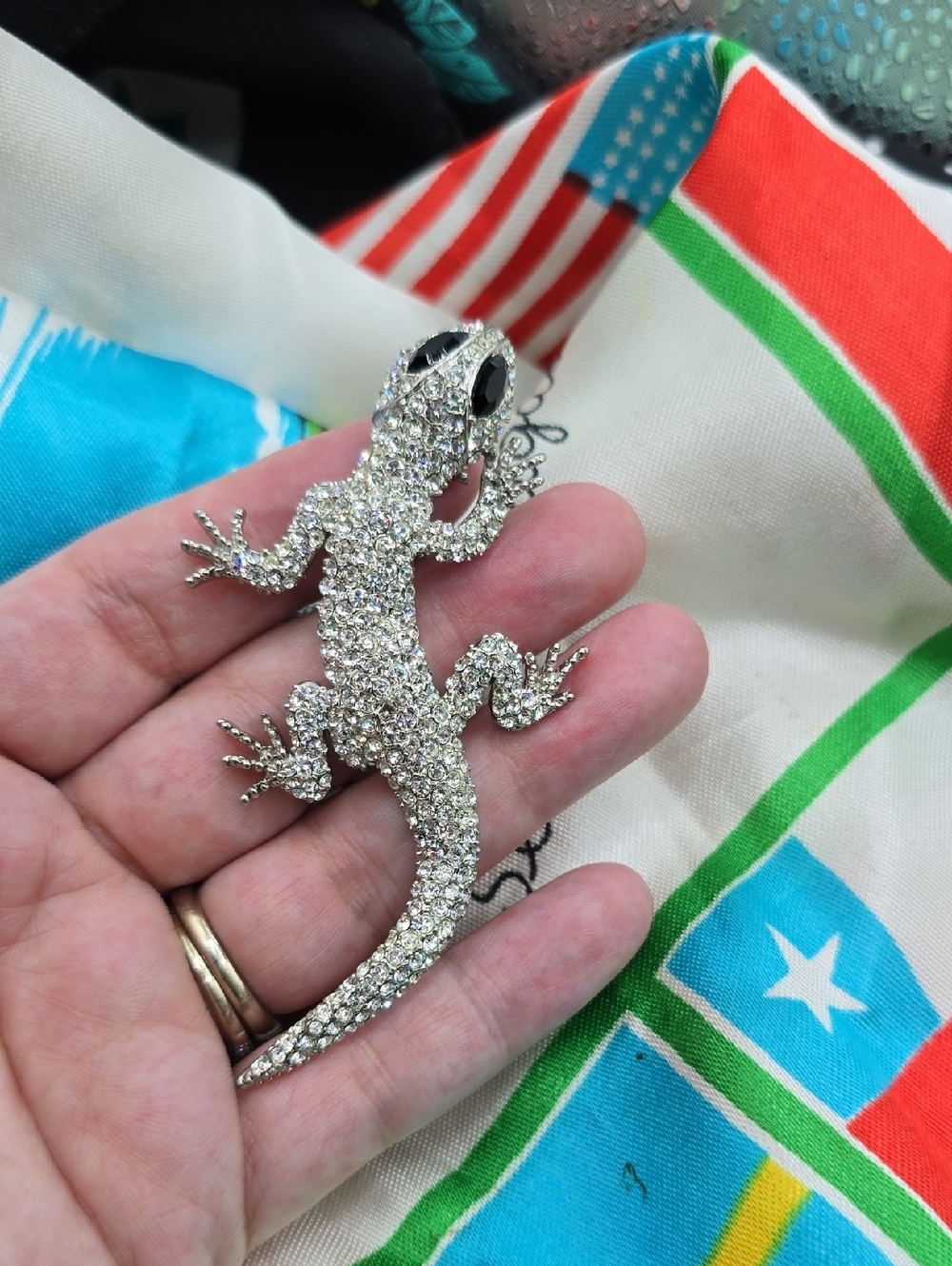 Crystal Rhinestone Lizard Gecko Brooch - Picture 6 of 8